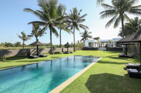 Black Beach Villa - Beachfront